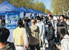 <b>全国铁完成固定资产投资1379</b>